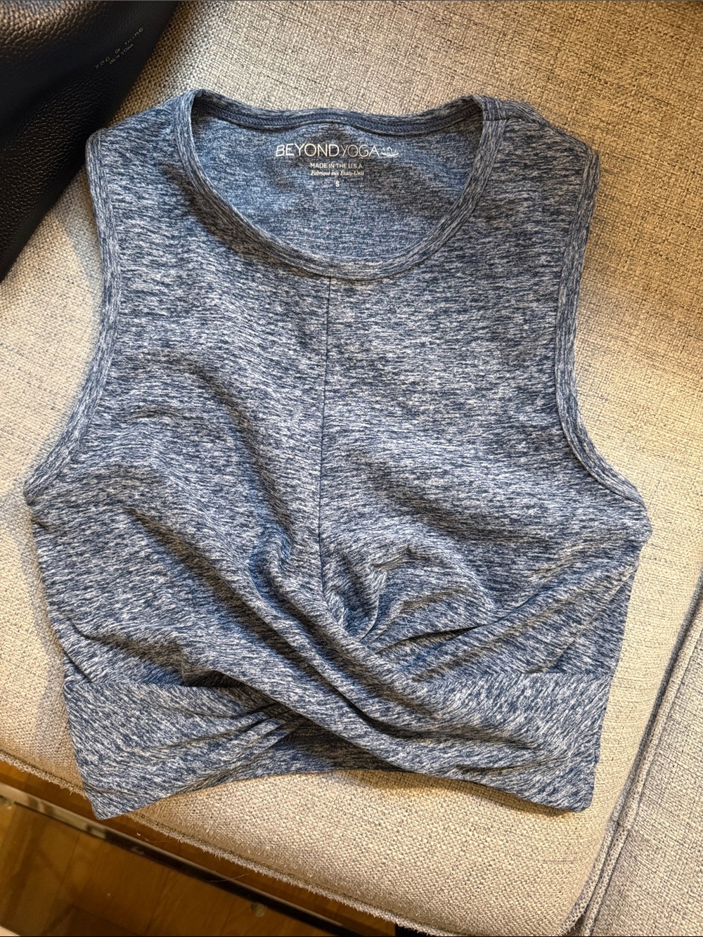 Beyond Yoga Heathered Navy Twist-Front Cropped Tank